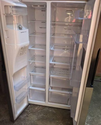 SAMSUNG HUGE FRIDGE FOR SELL